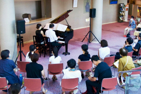 ピアノ演奏の写真