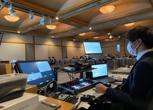 イベントの運営までのサポートを見せる写真