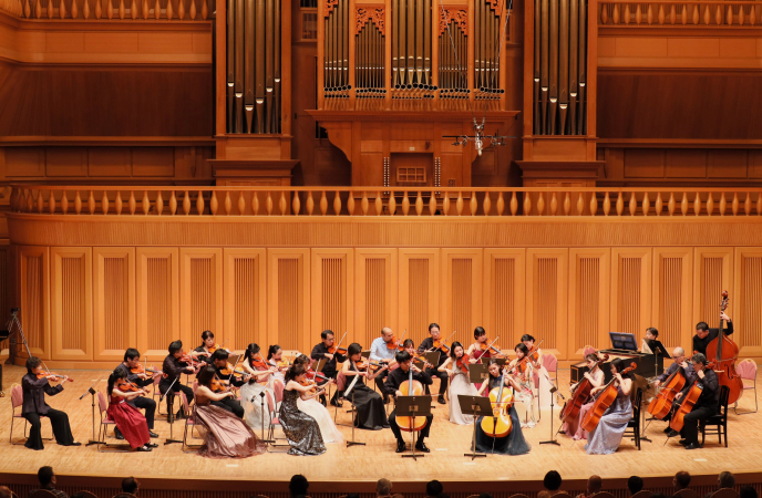 サラマンカホールで演奏写真