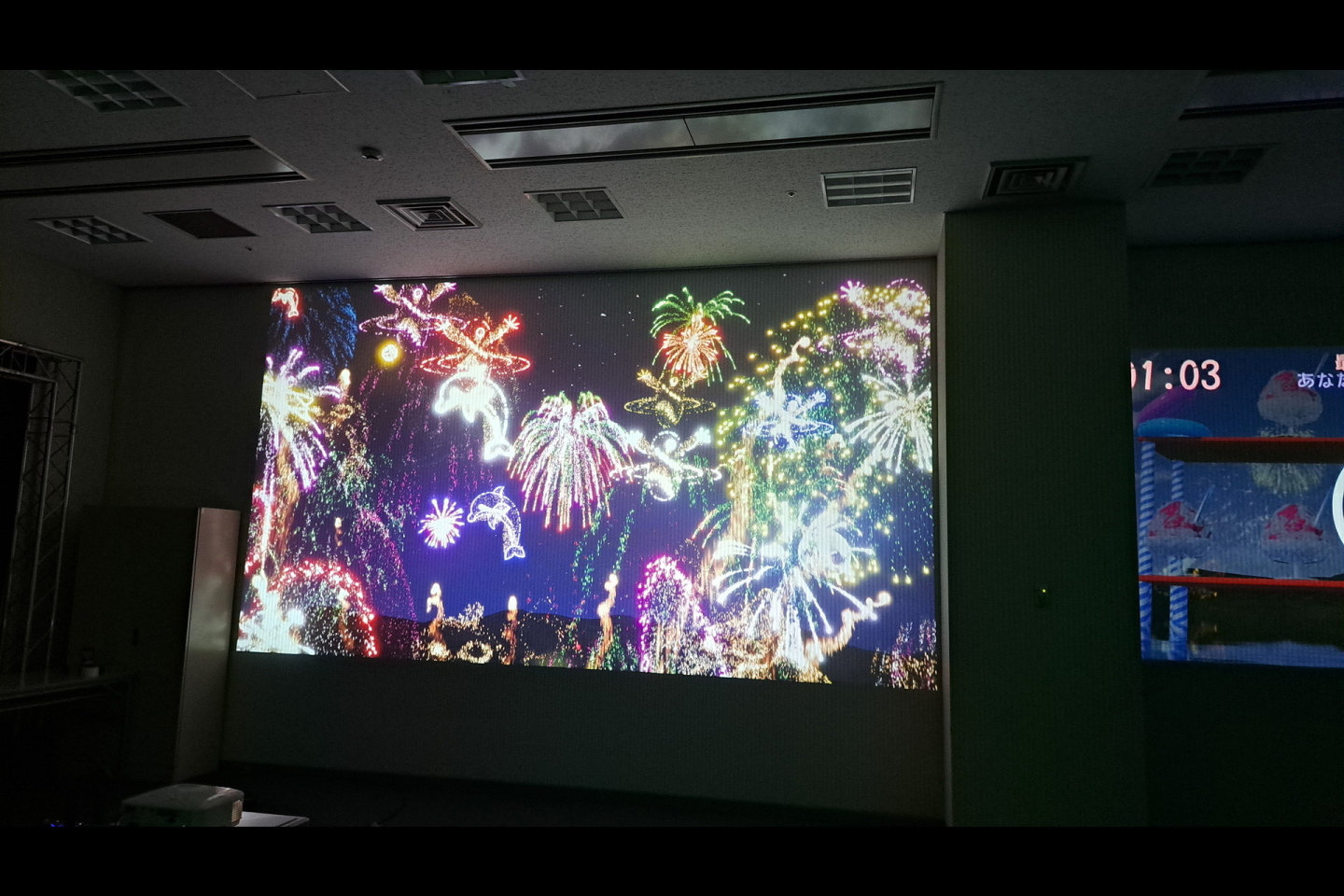 映像の中で遊ぶ ～ unCellule デジタルアート展