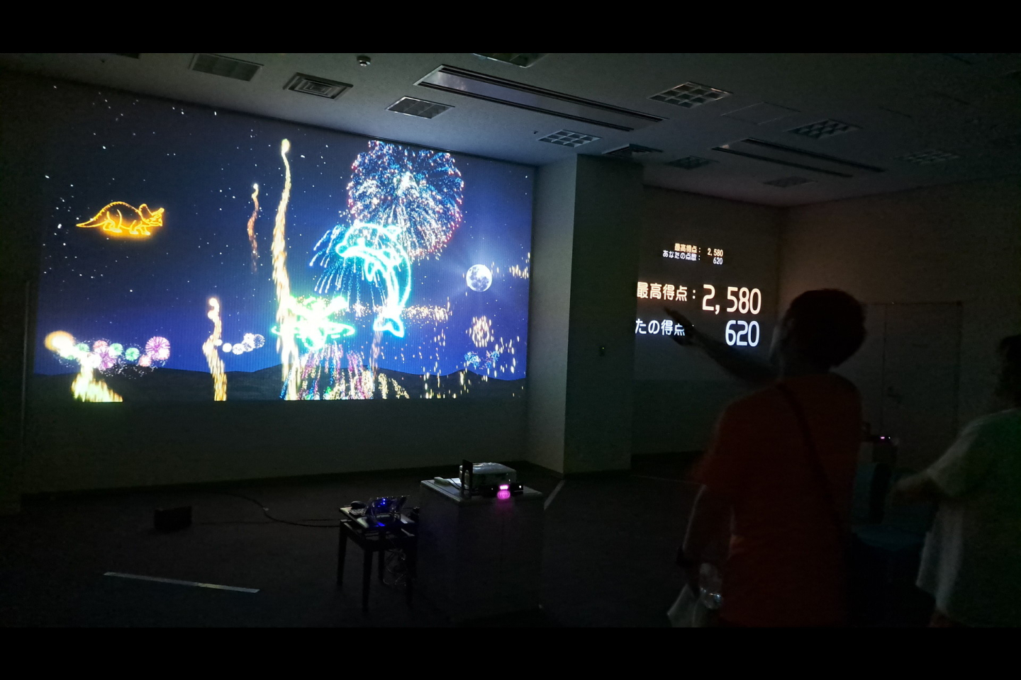 映像の中で遊ぶ ～ unCellule デジタルアート展